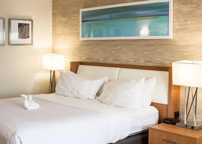 & By Ihg Bolingbrook